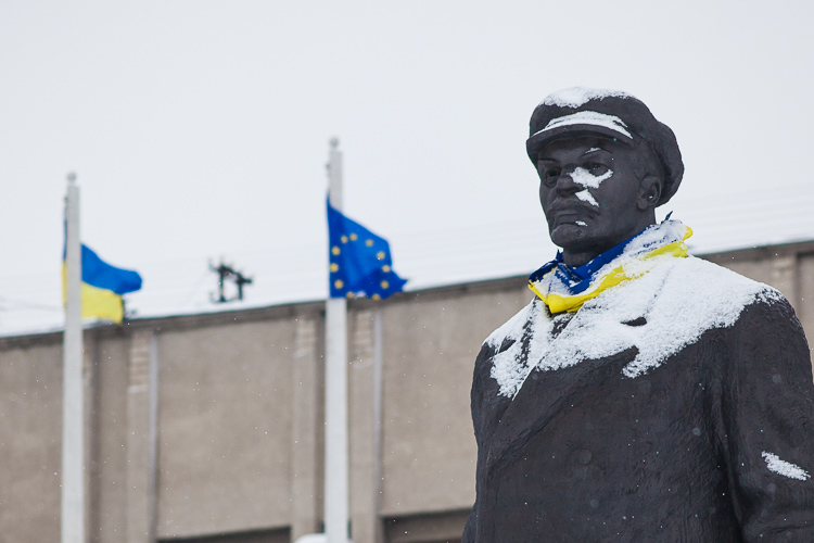 As Lenin watches over the main square of Sloviansk, a lag of the EU is erected in front of the administrative building.