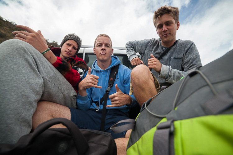 Hitchhiking with two other travellers in Ecuador, no need for a taxi