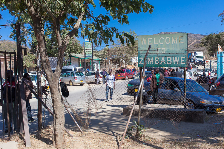The border between Mozambique and Zimbabwe (Mutare), a very difficult spot to get away without a taxi